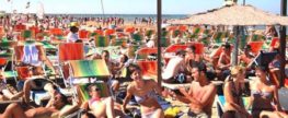 Dove passerai il Ferragosto? A Rimini, naturalmente, per “Un mare di fuoco”! Spiaggia di Rimini, bagni 100 – 150, 15 agosto 2016